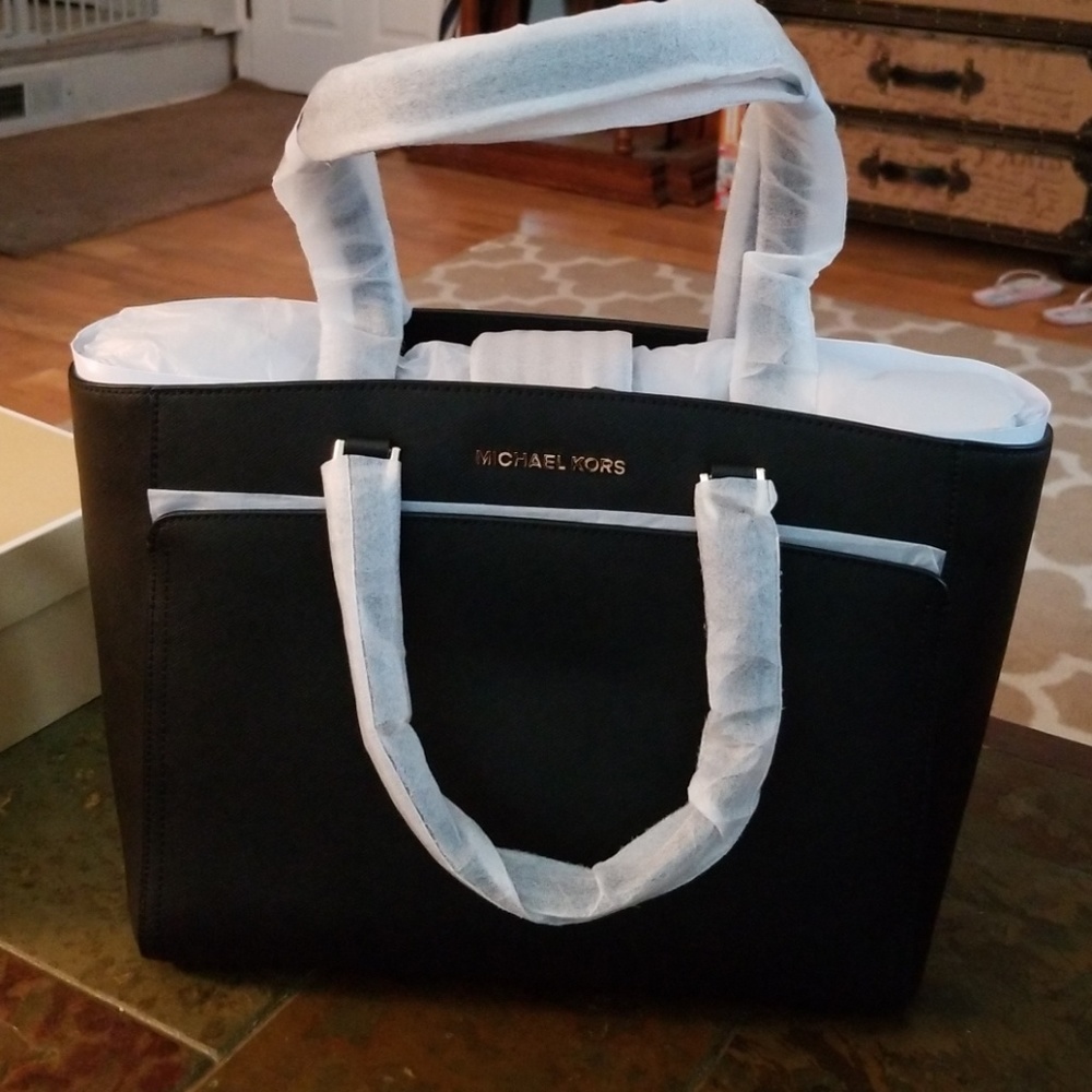 Micheal Kors purse